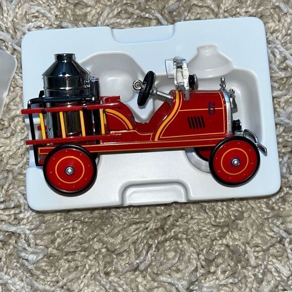 Hallmark Keepsake Cast Metal Ornament 1924 Toledo Fire Engine #6 Kiddie Car Clas - Picture 10 of 13